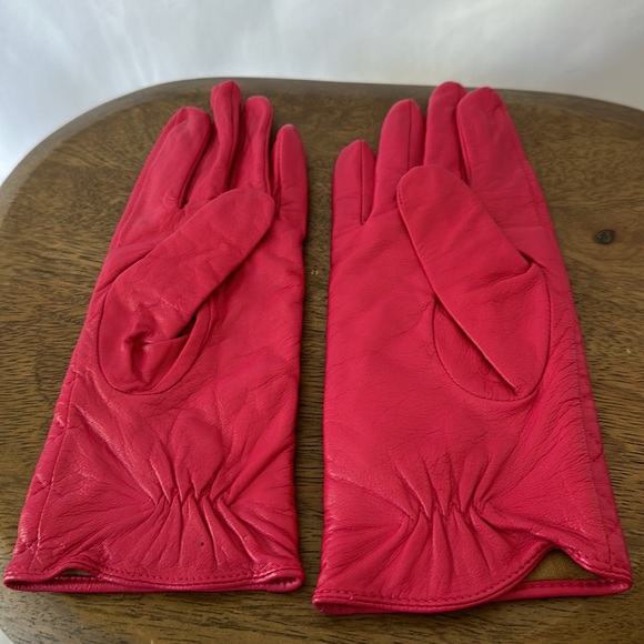 J. Crew Women’s Bright Pink Quilted Leather Gloves Size M - Picture 2 of 6